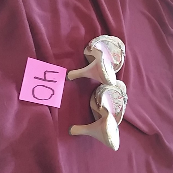 Heels - Picture 2 of 4